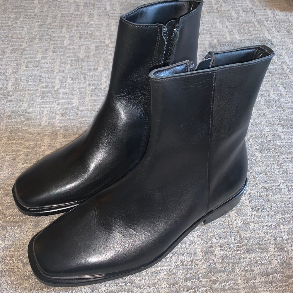 Steve Madden Leather Zip boots